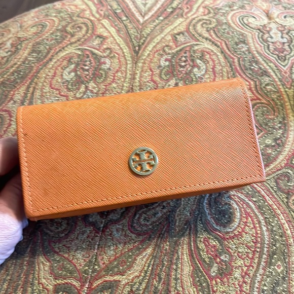 Tory Burch sunglasses case rust color with gold logo - Picture 1 of 2